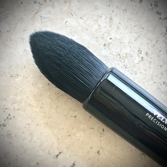 ✳️ Mix-N-Match 5/$25 ✳️ It Cosmetics VelvetLuxe Precision Brush - Picture 1 of 4